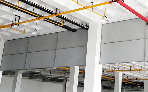 商场防烟分区常闭节点：合水挡烟垂壁高度与控制器接线图解