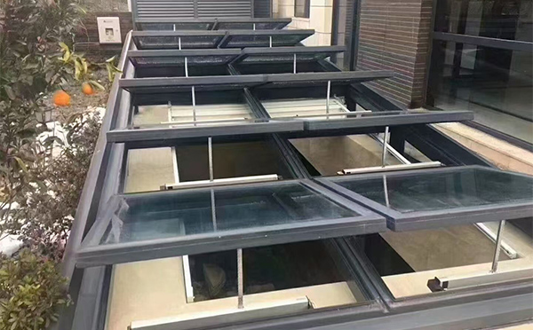 某轨道交通车辆维修车间合水排烟窗应用