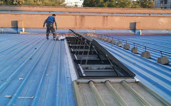 某区域性物流仓储中心合水排烟窗系统安装项目